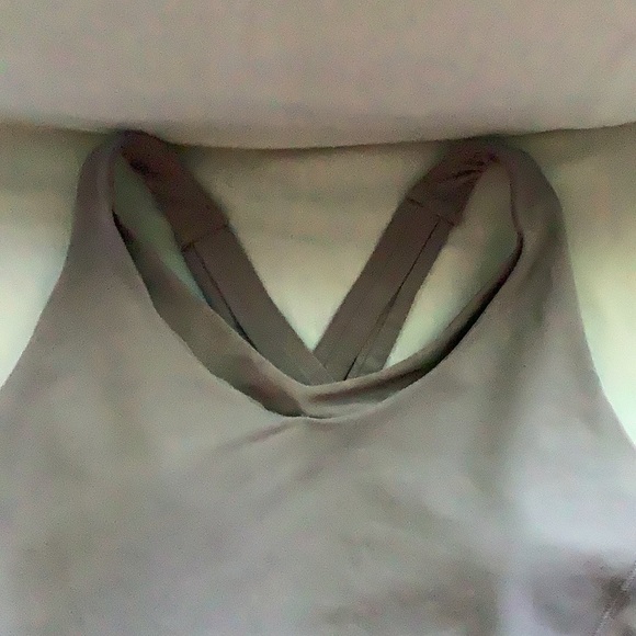 Size 10 lululemon tank. Has built in bra only worn a few times. - Picture 4 of 8